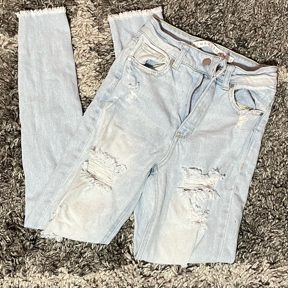 Light blue ripped skinny jeans—— discount below ⬇️